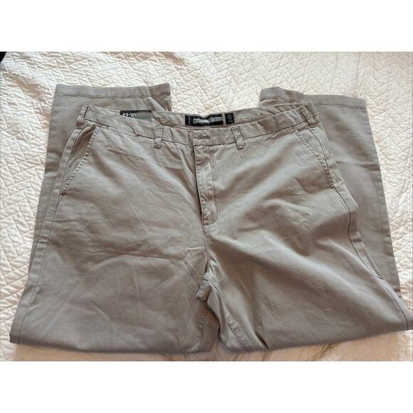 Old Navy Khaki Tan Pants Men's 42x30 Beige Straight Fit Below Waist - Picture 1 of 7
